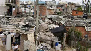 La pobreza en la Argentina llegó al 40,1% en el primer semestre, informó el Indec