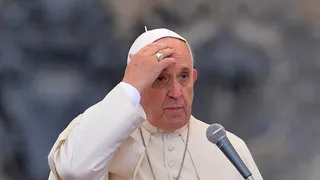 Cardenales conservadores le piden al Papa que aclare si promoverá el matrimonio igualitario y la ordenación de mujeres