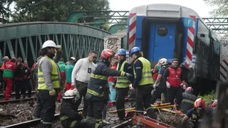 Descarriló un tren del Ferrocarril San Martín y chocó con otra formación en Palermo: 70 heridos