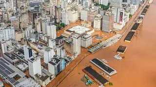 Porto Alegre: "Faltan luz, insumos, comida, nafta, y por un tiempo vamos a seguir bajo agua"