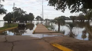 Comenzó a bajar el río Uruguay a la altura de Corrientes, pero sigue en niveles de evacuación
