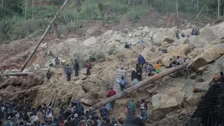 Más de dos mil personas sepultadas por un alud de tierra: piden ayuda internacional