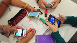 Director de un colegio que prohibió los celulares: "Advertimos que no era lo mejor en clase"